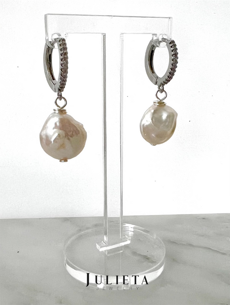 Arracada plata delgada con zirconias y perlas cultivadas