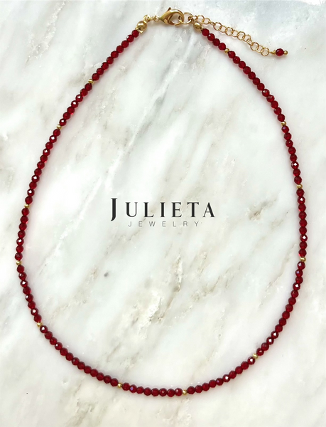 Collar corto de cristales rubí con oro laminado