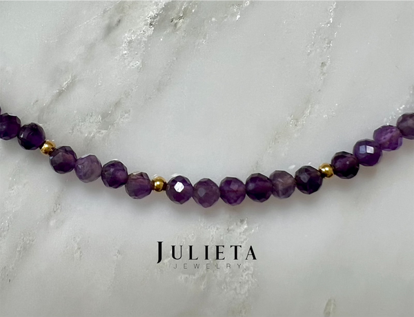 Collar corto de piedra semipreciosa amatista con oro laminado