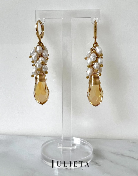 Aretes de perlas de río y gotas golden