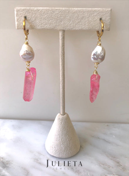 Aretes con perla cultivada y piedra natural rosa salmón