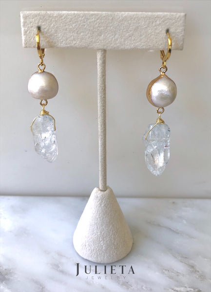 Aretes con perla cultivada y piedra natural transparente