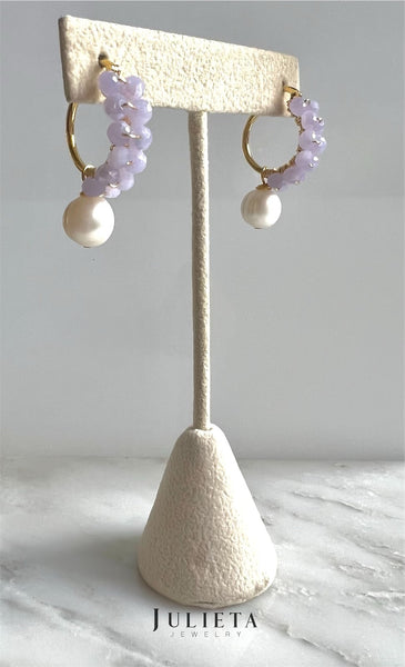 Arracadas medianas con cristales lila perlas de río