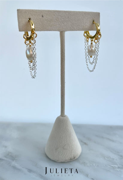 Aretes con cadena de plata y perlas de río