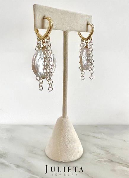 Aretes de perlas cultivadas con plata y oro laminado